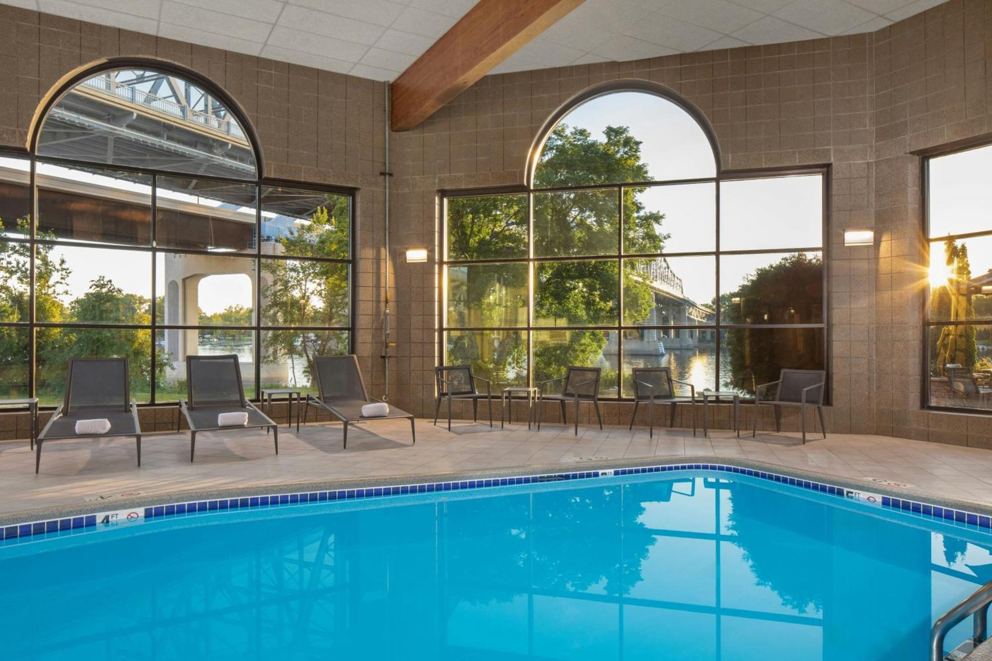 Courtyard La Crosse Downtown/Mississippi Riverfront Εξωτερικό φωτογραφία