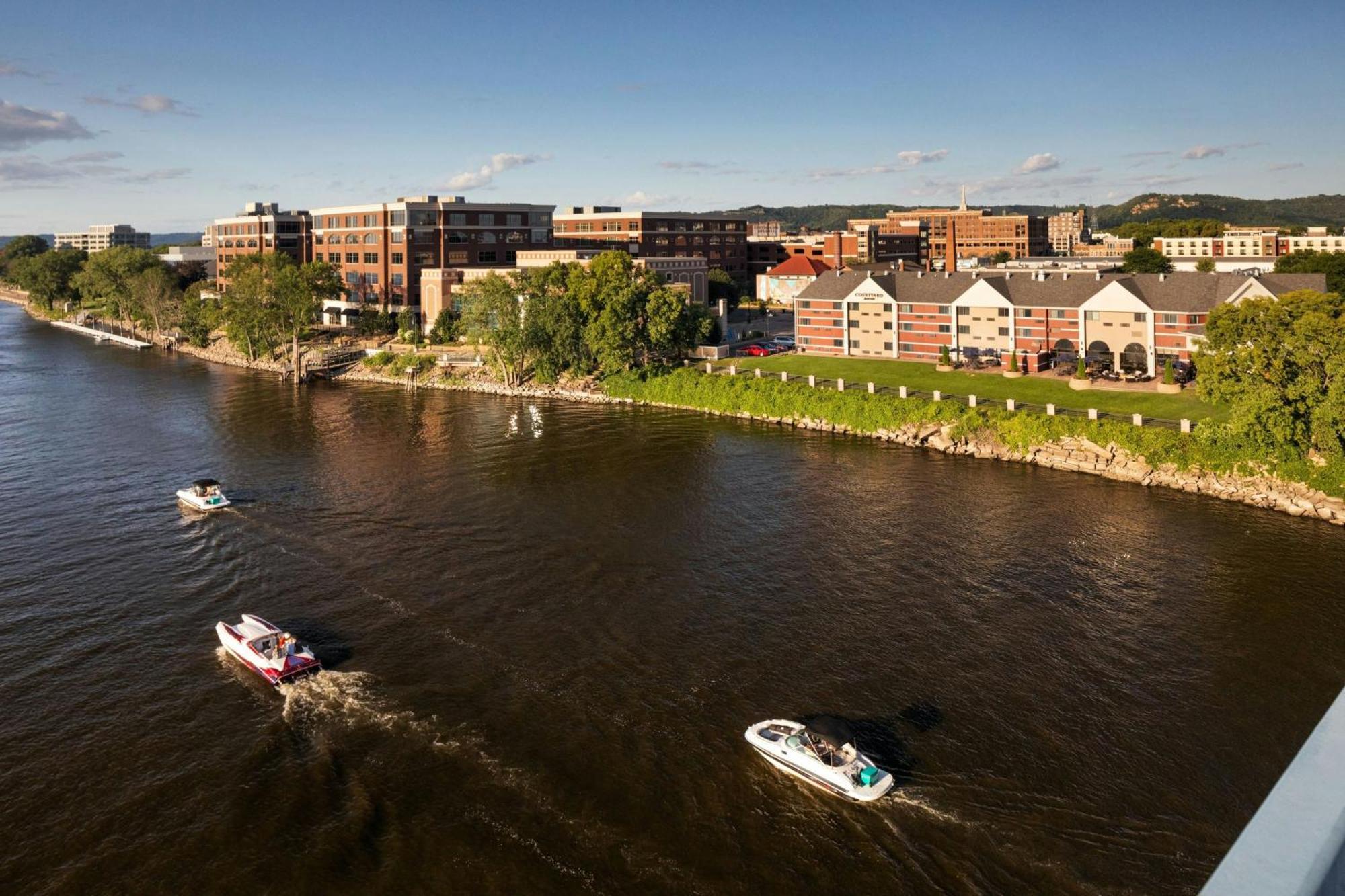 Courtyard La Crosse Downtown/Mississippi Riverfront Εξωτερικό φωτογραφία